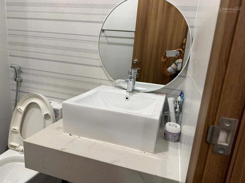 Cho thuê nhà 4 tầng mặt tiền đường 20m. khu bên sông gần gigamall. dt 124m2(7x17.5m). ở, làm vp,..