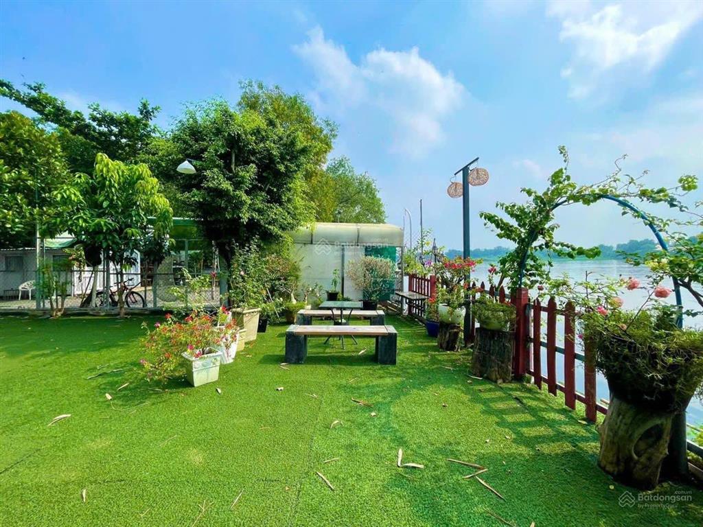 Cho thuê biệt thự 3 tầng 2 mặt tiền view sông sài gòn. dtsd ~700m2. khu ven sông gần tttm gigamall.