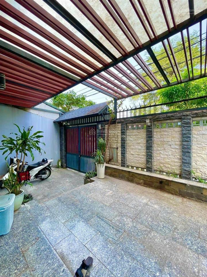 Cho thuê biệt thự 3 tầng 2 mặt tiền view sông sài gòn. dtsd ~700m2. khu ven sông gần tttm gigamall.