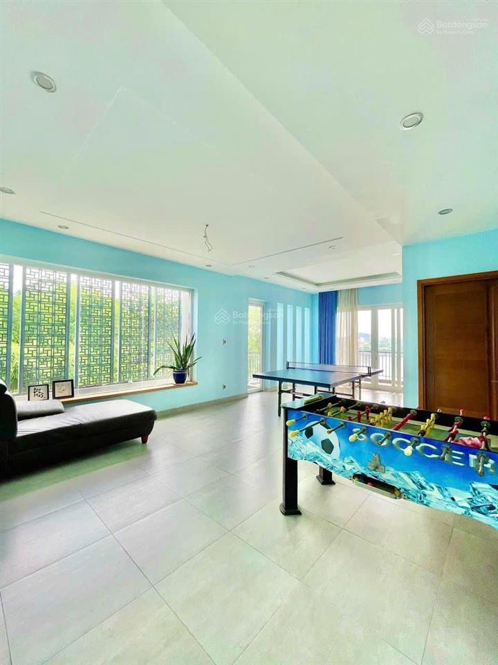 Cho thuê biệt thự 3 tầng 2 mặt tiền view sông sài gòn. dtsd ~700m2. khu ven sông gần tttm gigamall.