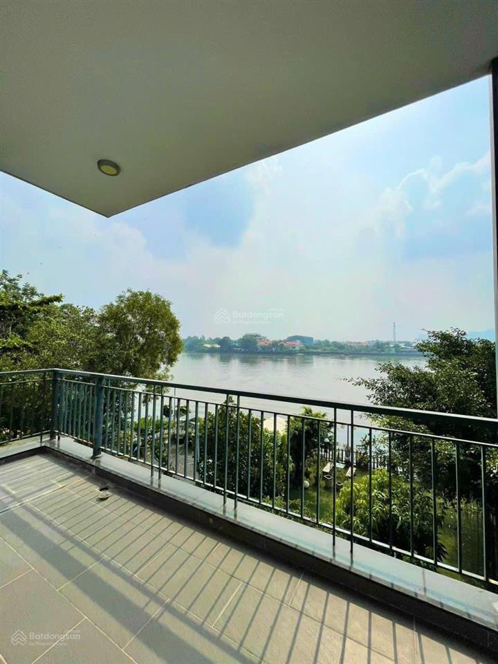 Cho thuê biệt thự 3 tầng 2 mặt tiền view sông sài gòn. dtsd ~700m2. khu ven sông gần tttm gigamall.