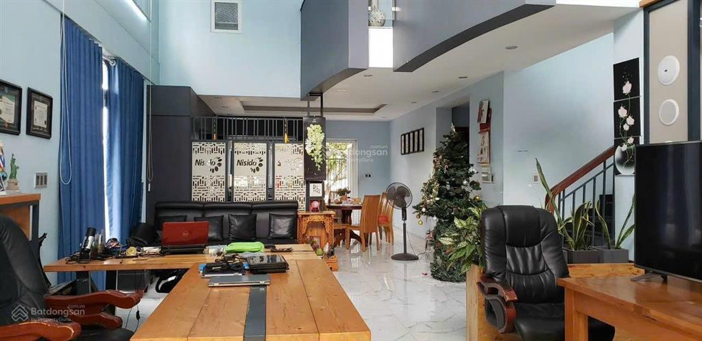 Cho thuê biệt thự 3 tầng 2 mặt tiền view sông sài gòn. dtsd ~700m2. khu ven sông gần tttm gigamall.