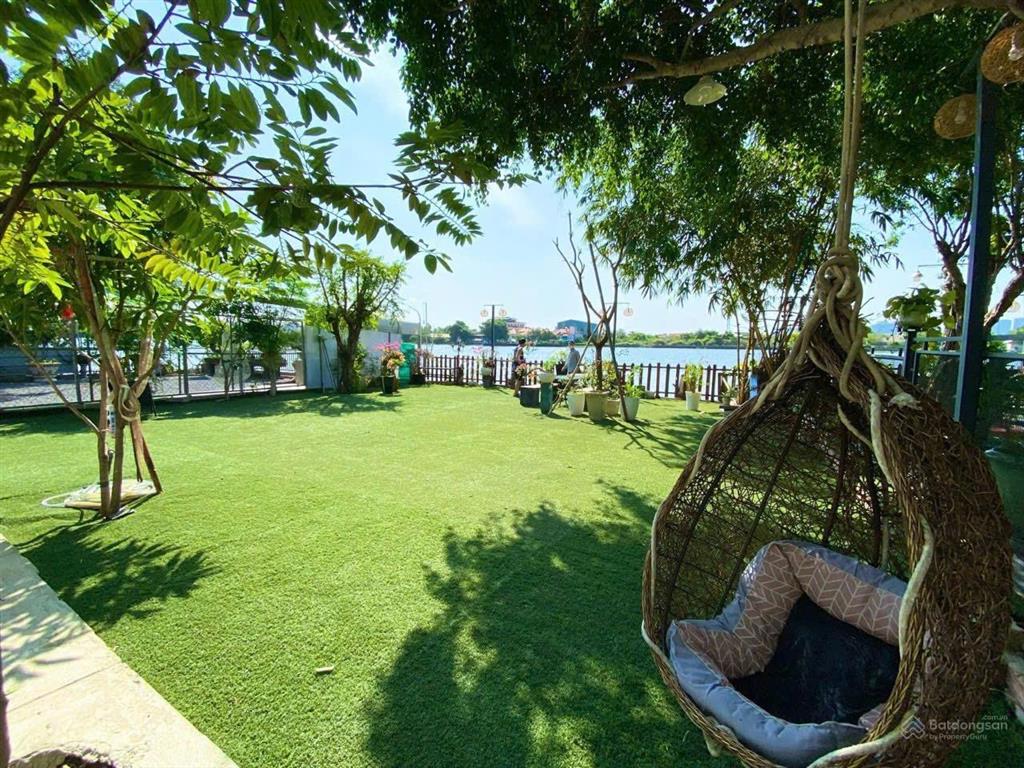 Cho thuê biệt thự 3 tầng 2 mặt tiền view sông sài gòn. dtsd ~700m2. khu ven sông gần tttm gigamall.