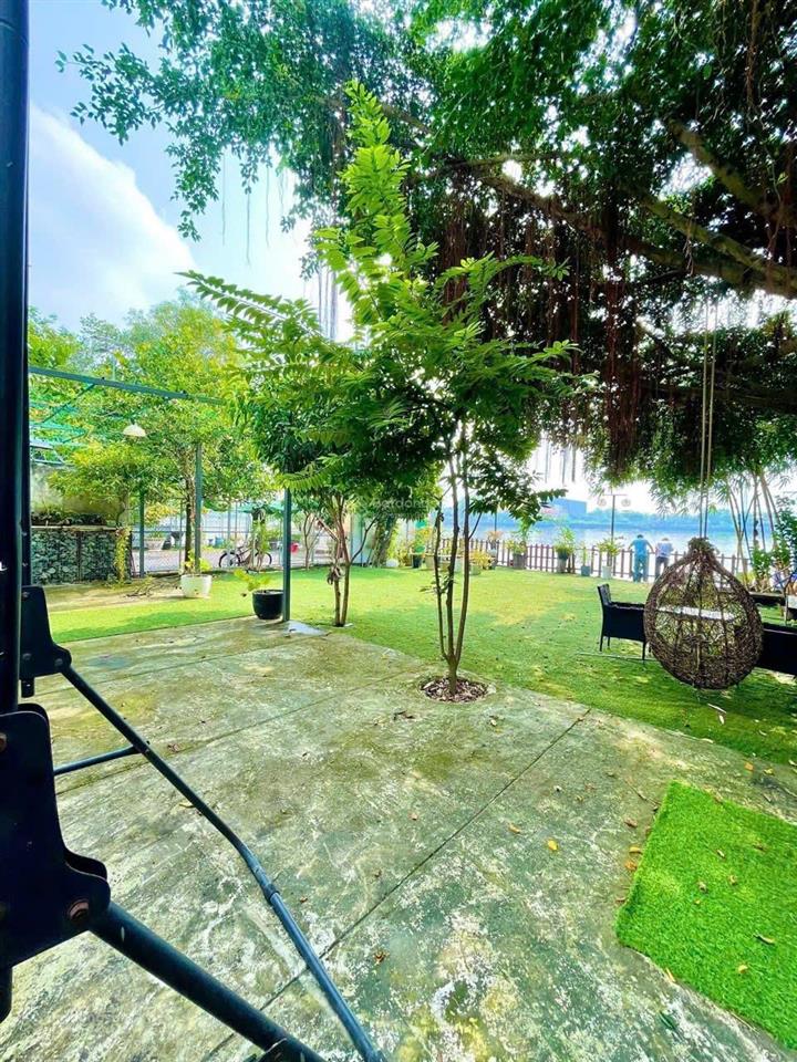 Cho thuê biệt thự 3 tầng 2 mặt tiền view sông sài gòn. dtsd ~700m2. khu ven sông gần tttm gigamall.