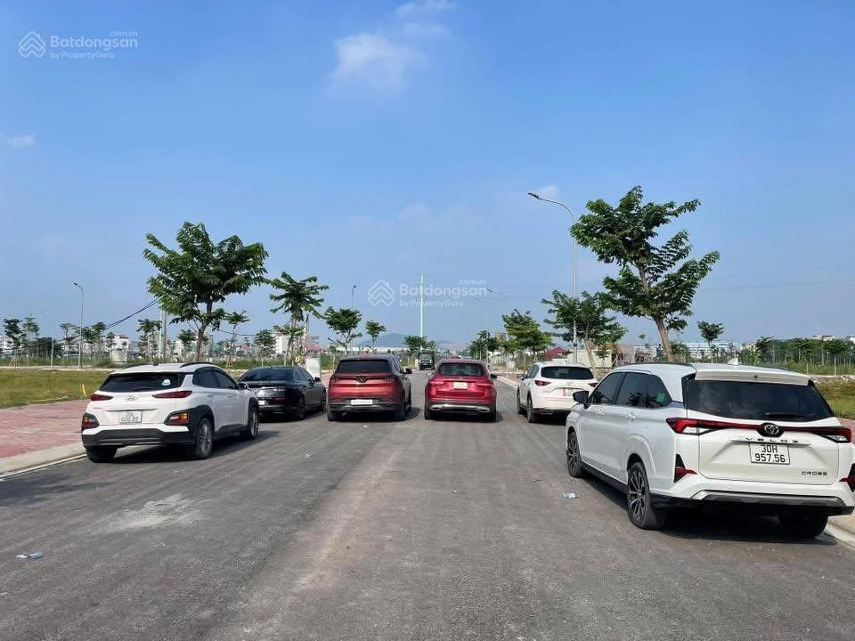 Bán gấp mảnh đất phân lô đường thông oto qua khu vực núi hiểu bắc ninh dt 90m2 sdcc