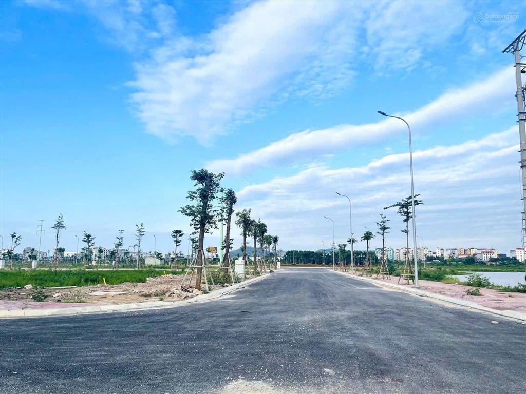 Bán mảnh đất phân lô chính chủ khu vực ninh khánh núi hiểu dt 90m2 sdcc