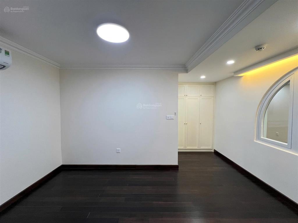 Bán căn hộ vista verde, 350m2  6pn view đẹp tại đối diện với ubnd q2