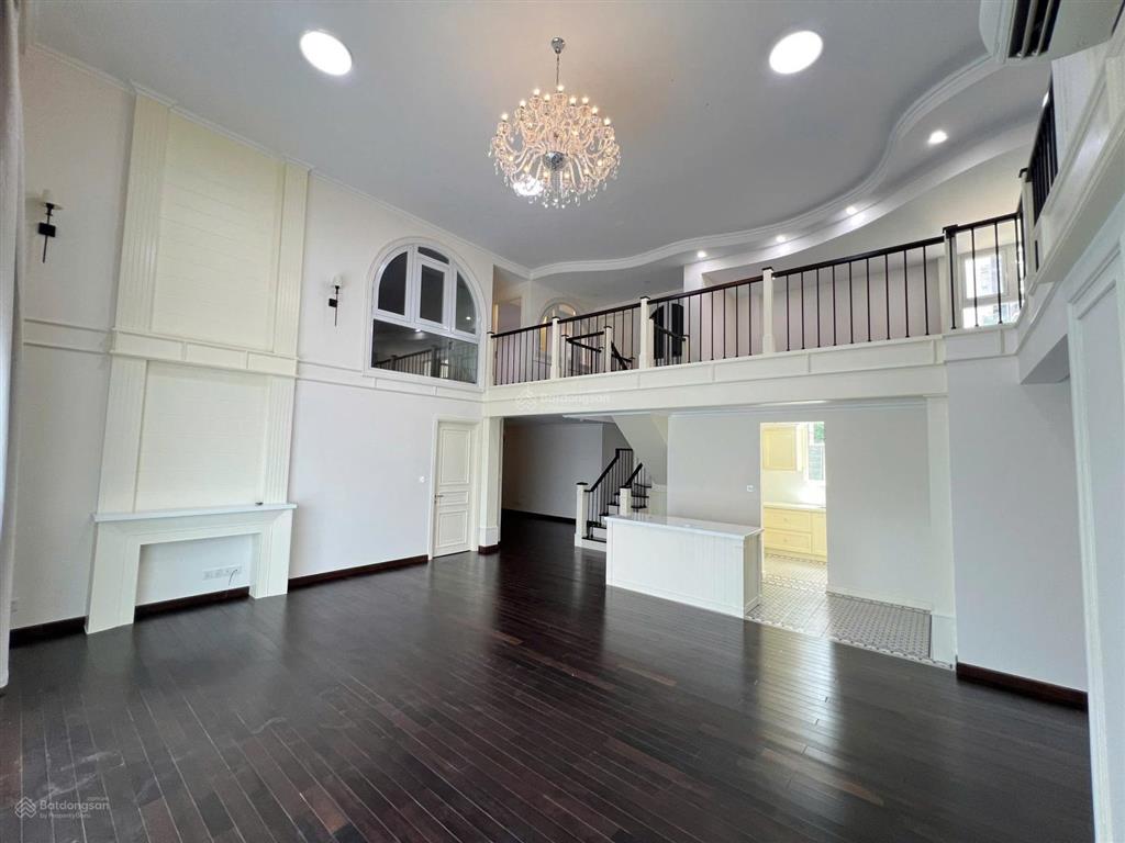 Bán căn hộ vista verde, 350m2  6pn view đẹp tại đối diện với ubnd q2