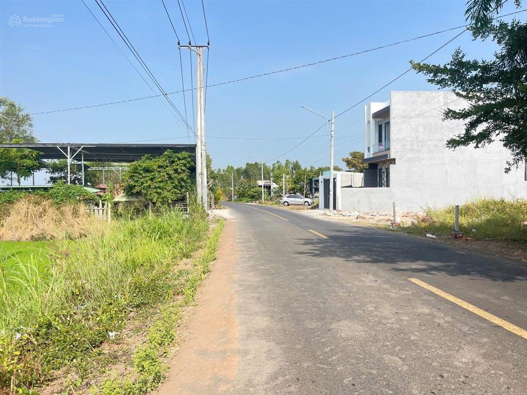 Bán lô đất mặt tiền lê thanh tông thị trấn đất đỏ , dt 258m2,thổ cư 120m2, 10m x26 m