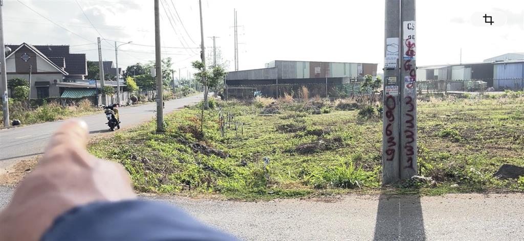 Bán lô góc 2 mặt tiền đường nhựa cmtt  lthg thuộc tt đất đỏ (cũ)  brvt tp hcm ngang 17 dài 26 th