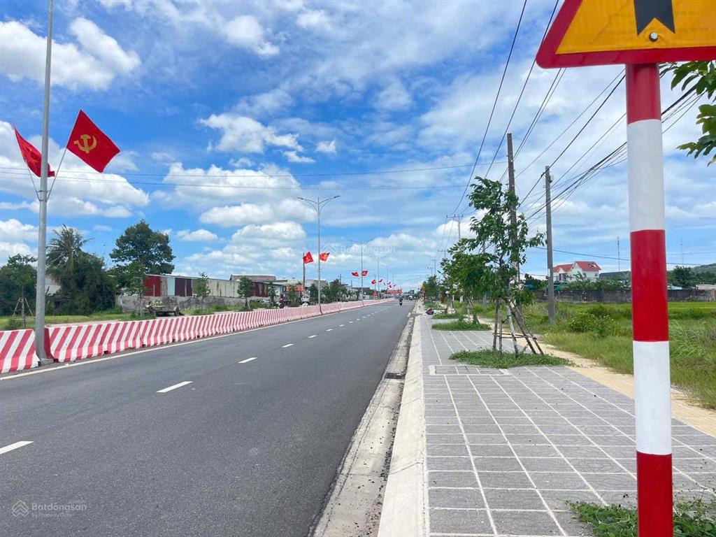 Chính chủ gửi em bán lô đất mặt tiền 44 b bây giờ là đường 996 c , dt 253 m 10x26 tc100