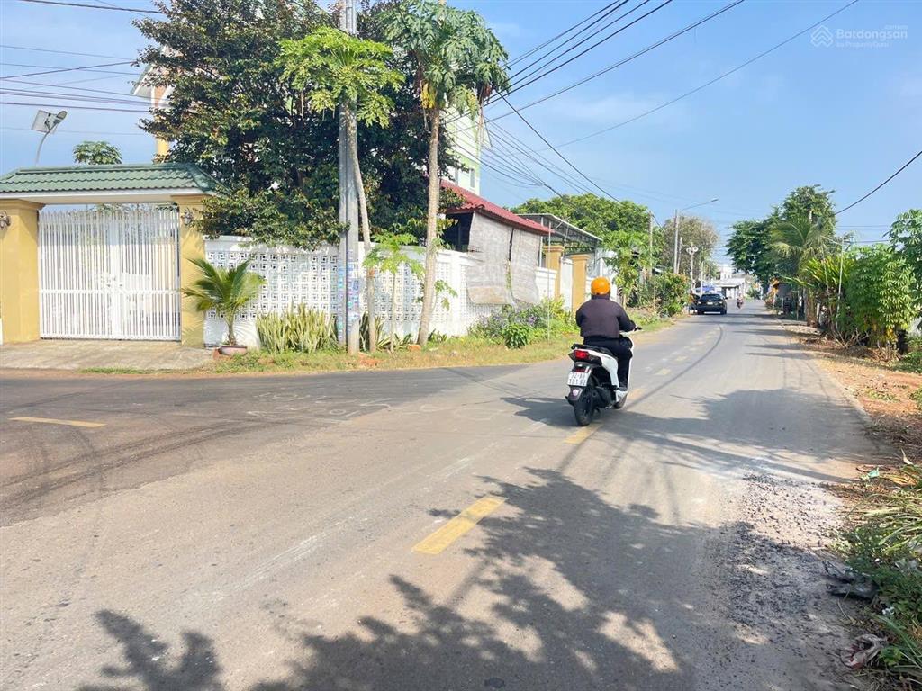 Còn một lô duy nhất ngay trung tâm hành chỉnh huyện dat dỏ mặt tiền đường trịnh hoài đức