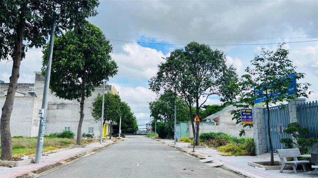 2lô ngày chợ kim hải thuộc phương kim dinh ba rịa dt lô 1  90 m 5x18 full thổ cư ,