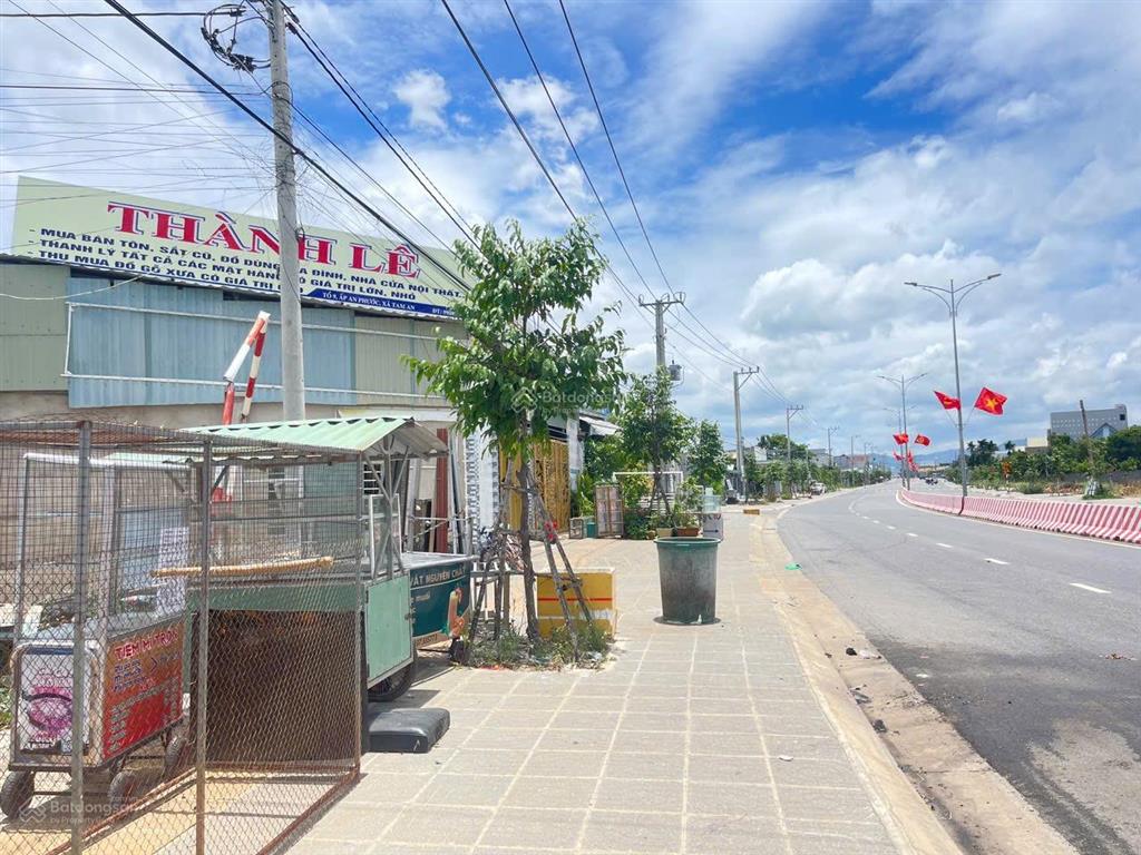 Mặt tiền kinh doanh buôn bán dt 253 m 10 x26 m tc 100 m còn một lô duy nhất