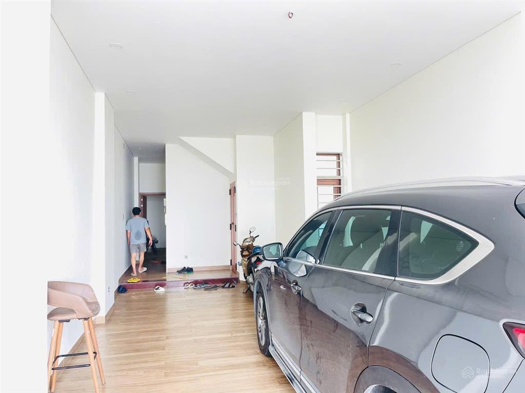 Căn biệt thự view biển 1 trệt 4 lầu, 5 phòng ngủ 4 phòng khách, gian bếp