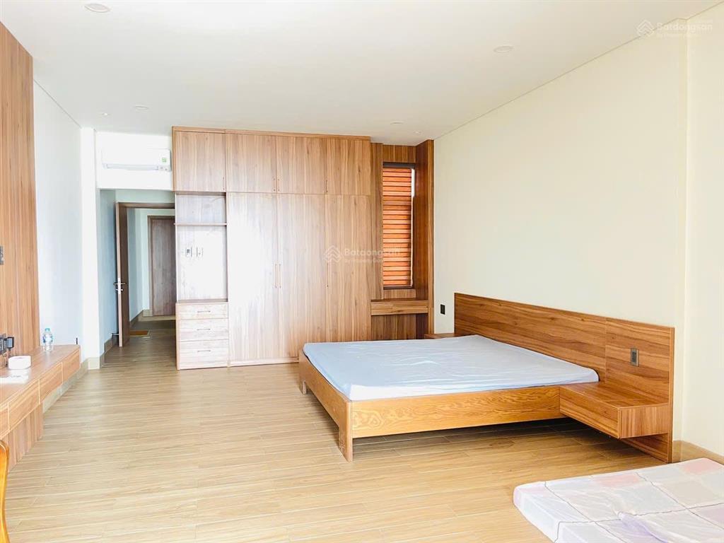 Căn biệt thự view biển 1 trệt 4 lầu, 5 phòng ngủ 4 phòng khách, gian bếp