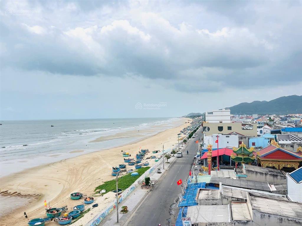 Căn biệt thự view biển 1 trệt 4 lầu, 5 phòng ngủ 4 phòng khách, gian bếp