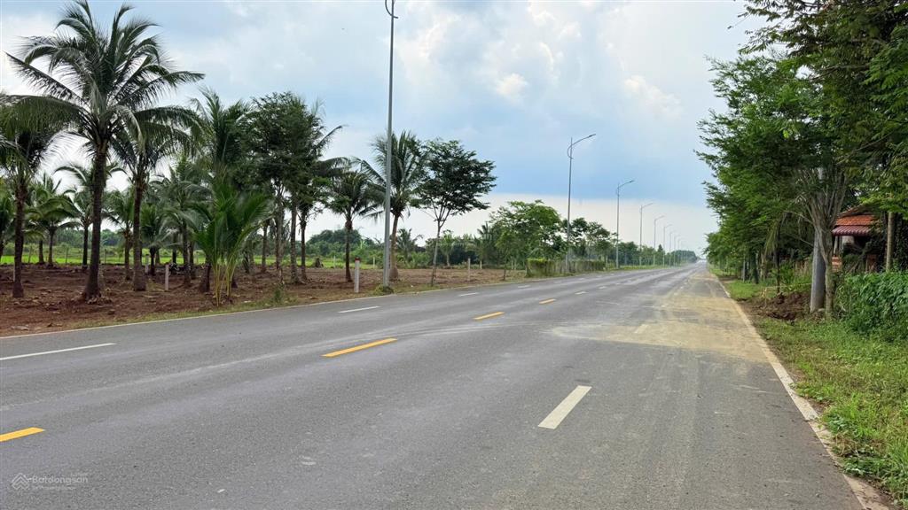 Mặt tiền tỉnh lộ 997 giá siêu rẻ dt 720m2  16x45m có 80m2 thổ cư đường rộng 4 làn xe, gần hồ lồ ô
