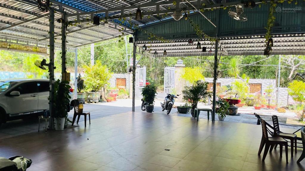 Căn nhà vườn lưng tựa núi, mặt tiền đ. phước hưng xã phước hải tp hcm dt 2250m2 sẵn 350m đất ở tm