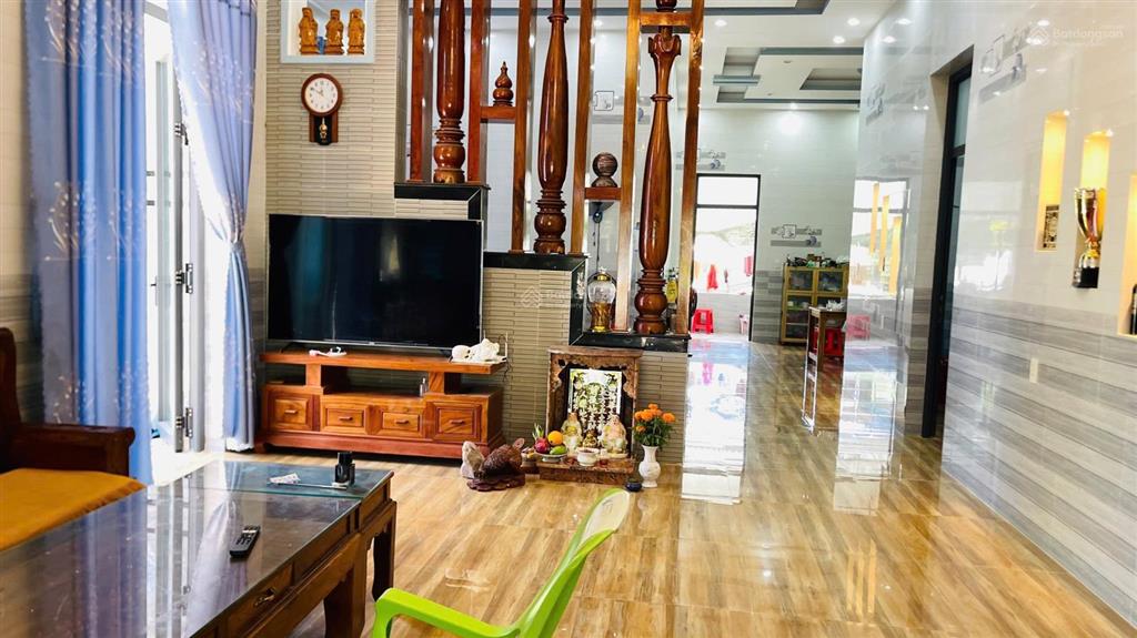 Căn nhà vườn lưng tựa núi, mặt tiền đ. phước hưng xã phước hải tp hcm dt 2250m2 sẵn 350m đất ở tm