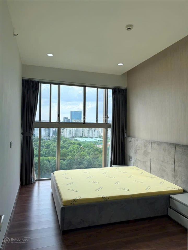 Cần bán căn hộ midtown 127m có 3pn, 3wc ô xe hầm view sông, sổ hồng giá tốt 14 tỷ.