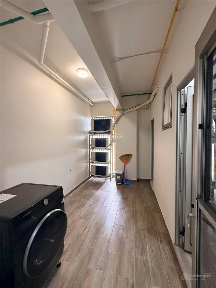 Cần bán căn hộ midtown 127m có 3pn, 3wc ô xe hầm view sông, sổ hồng giá tốt 14 tỷ.