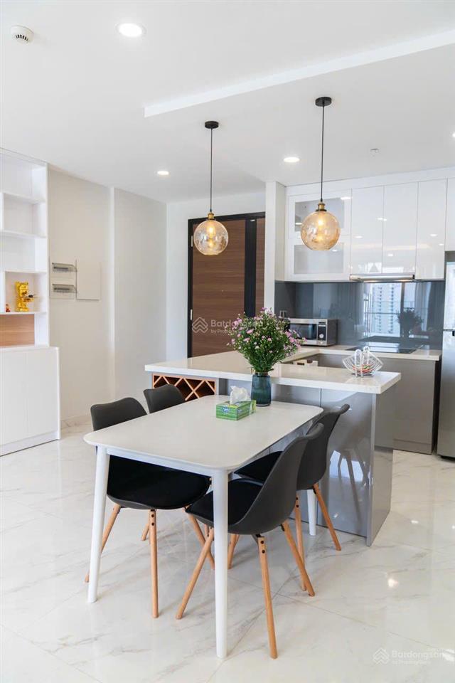 Bán căn hộ giá tốt midtown, 89m2 có 2pn, 2wc, view hướng đông nam, có ô xe hơi sổ hồng giá 9,2 tỷ.