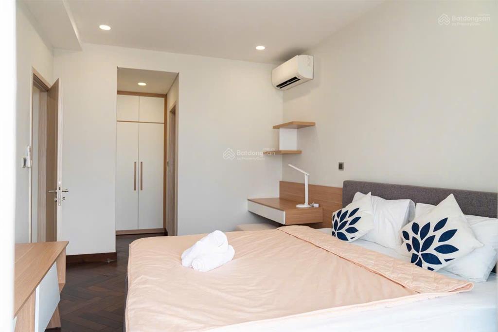 Bán căn hộ giá tốt midtown, 89m2 có 2pn, 2wc, view hướng đông nam, có ô xe hơi sổ hồng giá 9,2 tỷ.