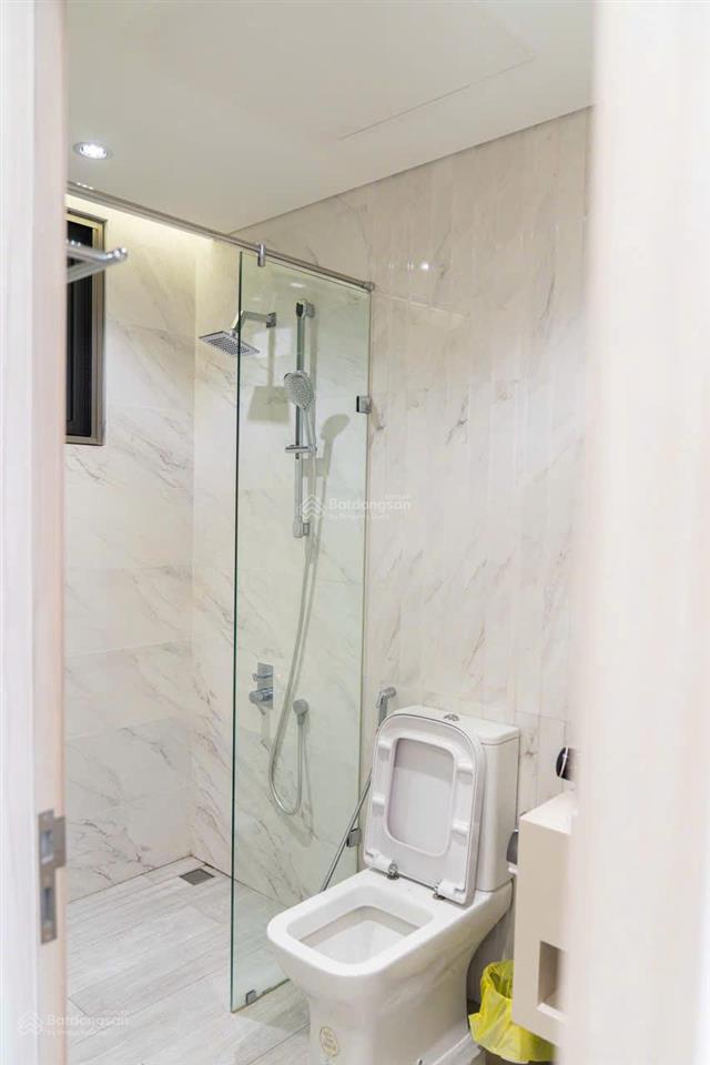 Bán căn hộ giá tốt midtown, 89m2 có 2pn, 2wc, view hướng đông nam, có ô xe hơi sổ hồng giá 9,2 tỷ.