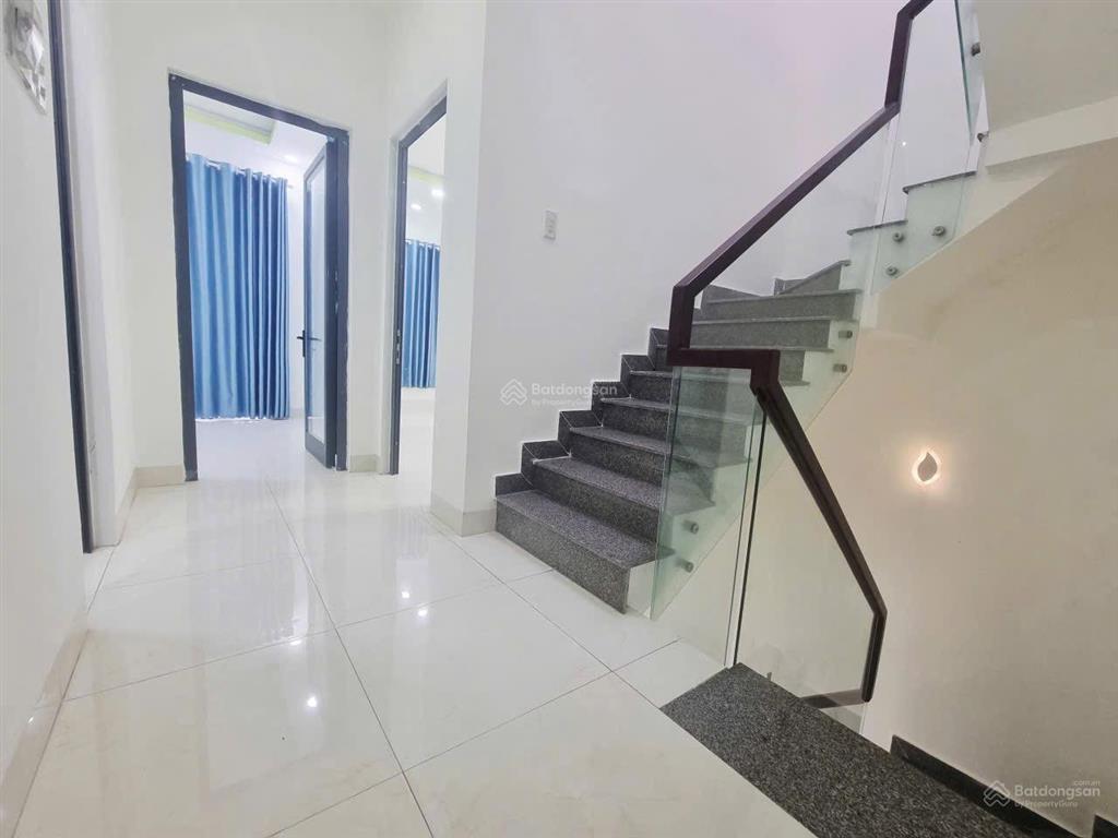 Bán nhà 3 tầng hẻm lạc long quân, phường phước tân 54m2 giá 4 tỷ 700