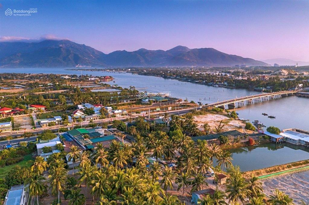 Vip đất có nhà spa, hai mặt tiền đường đinh tiên hoàng rộng 40m. sổ full thổ cư gần biển, sân bay
