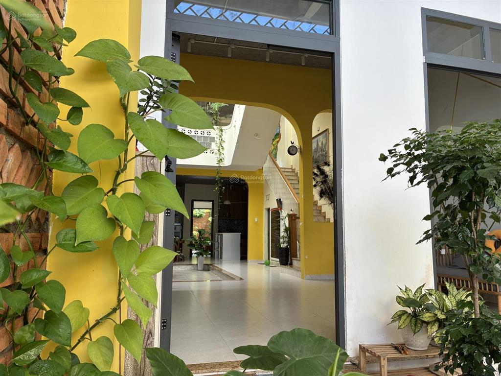 Nhà phố nhiều mảng xanh, phù hợp mở cafe, yoga