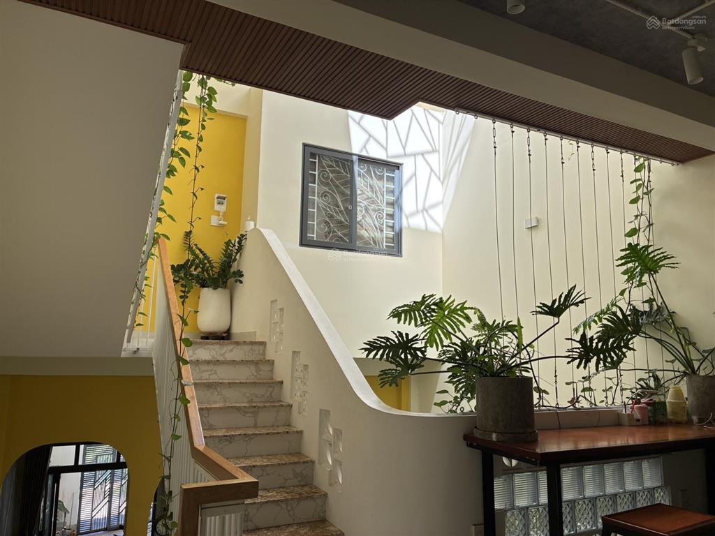 Nhà phố nhiều mảng xanh, phù hợp mở cafe, yoga