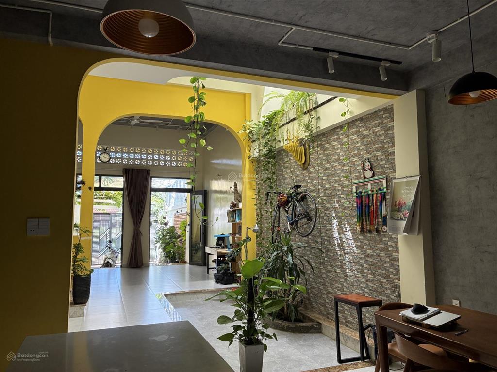 Nhà phố nhiều mảng xanh, phù hợp mở cafe, yoga