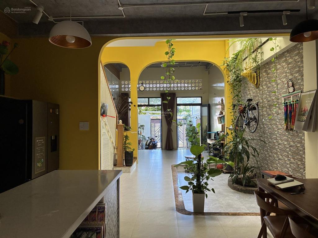 Nhà phố nhiều mảng xanh, phù hợp mở cafe, yoga