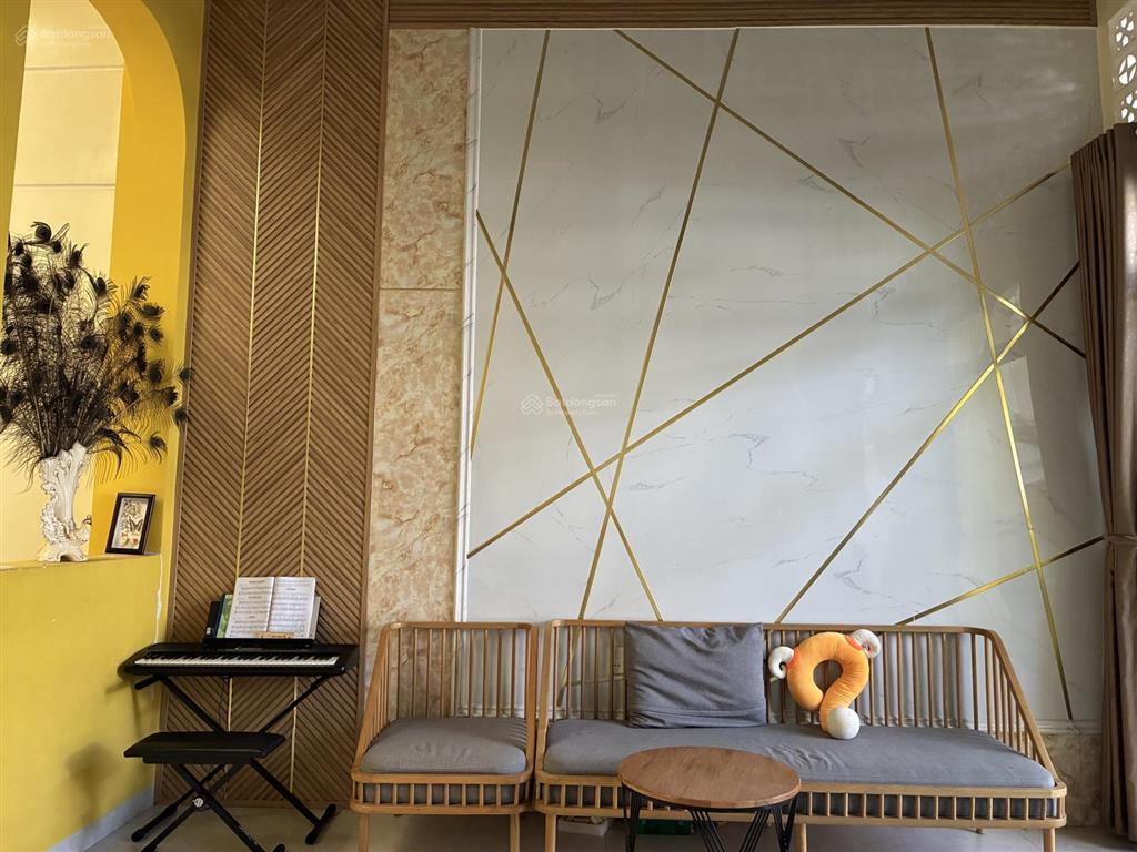 Nhà phố nhiều mảng xanh, phù hợp mở cafe, yoga