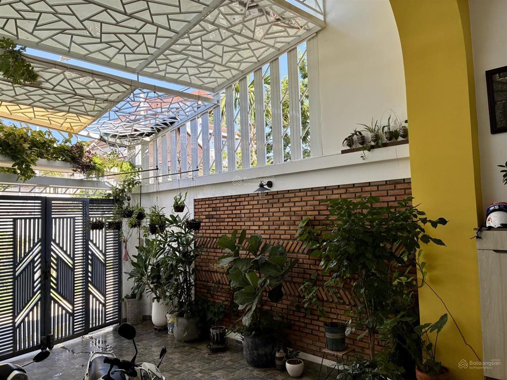 Nhà phố nhiều mảng xanh, phù hợp mở cafe, yoga