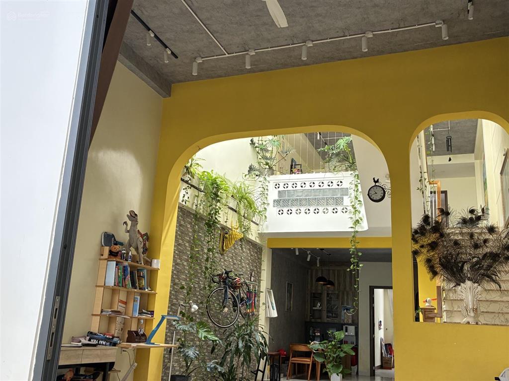 Nhà phố nhiều mảng xanh, phù hợp mở cafe, yoga
