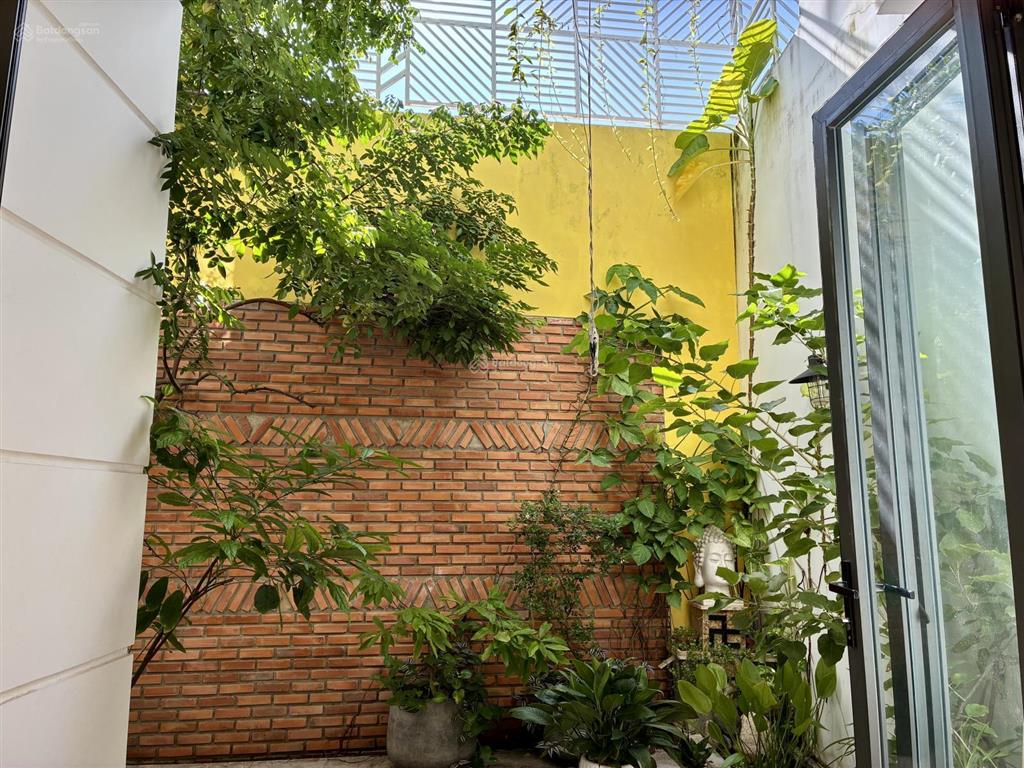 Nhà phố nhiều mảng xanh, phù hợp mở cafe, yoga