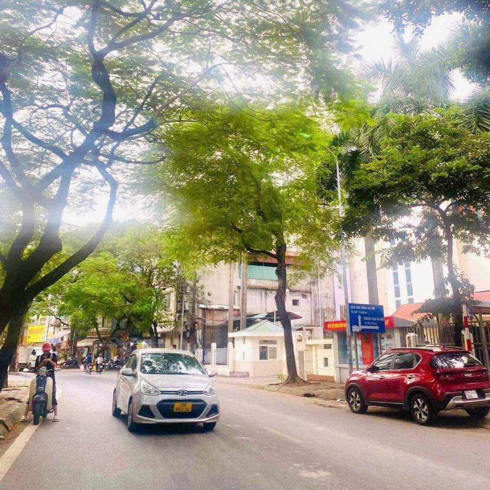 BÁN GẤP NHÀ HOÀNG HOA THÁM TT TÂY HỒ GIÁP DANH BA ĐÌNH Ô TÔ ĐỖ CỬA KD 60M X 3 TẦNG 18  TỶ  