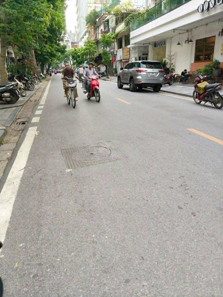 BÁN GẤP HOMESTAY TÔNG ĐẢN TT HOÀN KIẾM FULL NỘI THẤT DÒNG TIỀN 15 TRIỆU / THÁNG 80M NHỈNH 7 TỶ.