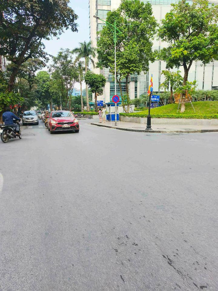 GIẢM SỐC NHÀ CỬA BẮC PHỐ VIP BA ĐÌNH GIÁP RANH HOÀN KIẾM KD CÁCH PHỐ 10M  7 TỶ .