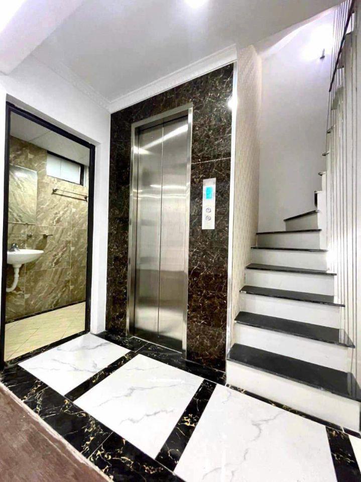 BÁN GẤP NHÀ ĐỘI CẤN TT BA ĐÌNH MỚI KOONG THANG MÁY FULL NỘI THẤT 40M X 6 TẦNG 12TỶ.