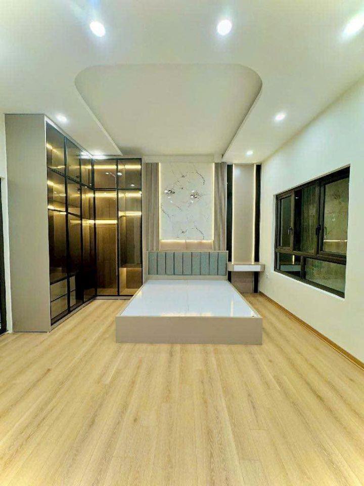 BÁN GẤP NHÀ ĐỘI CẤN TT BA MỚI KOONG, THANG MÁY, FULL NỘI THẤT 72M X 7 TẦNG MT 5,5M NHỈNH 20 TỶ.