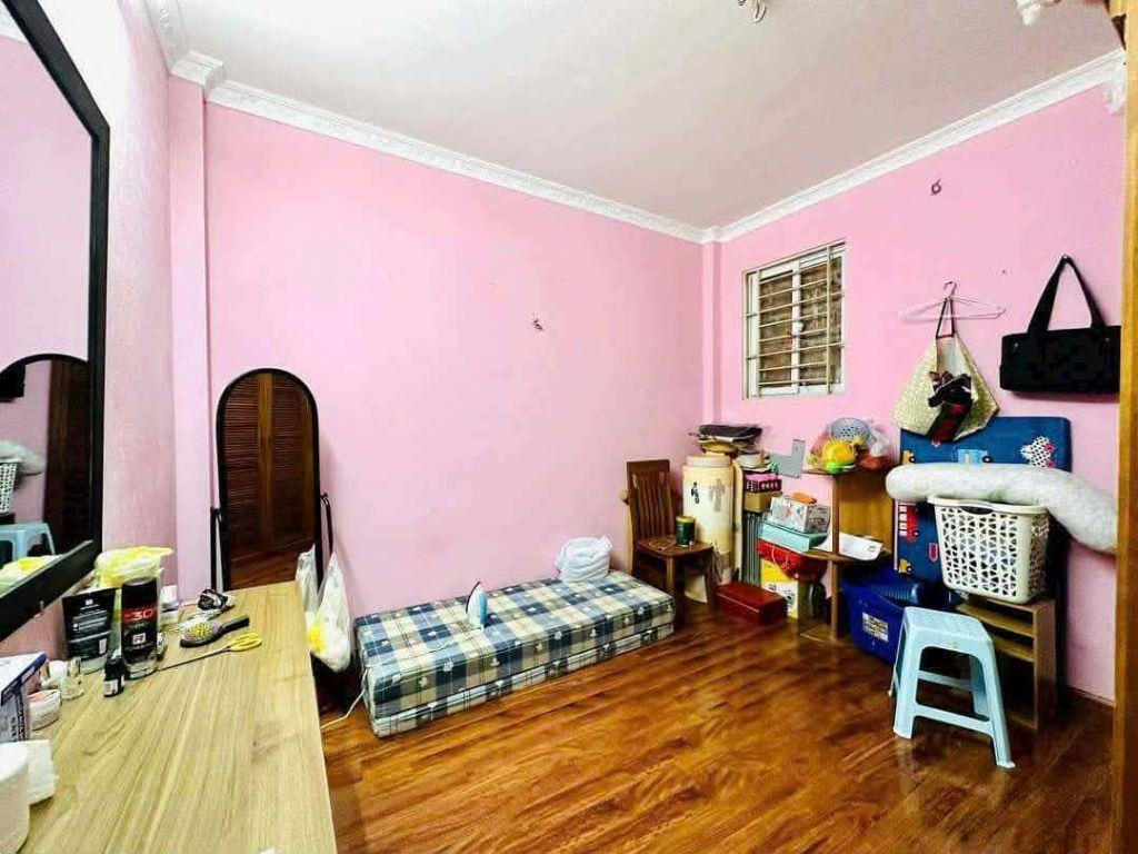 BÁN GẤP NHÀ ĐỘI CẤN TT BA DÒNG TIỀN 30 TRIỆU / THÁNG 73M X 4 TẦNG MT 7M NHỈNH 16 TỶ .