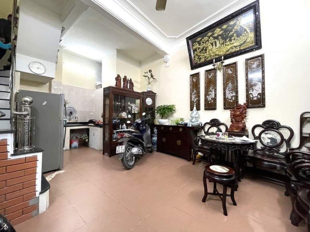 GIẢM SỐC  NHÀ  ĐỘI CẤN  TT BA ĐÌNH  KD Ô TÔ TRÁNH VỈA HÈ 3M 32M X 3 TẦNG NHỈNH 9 TỶ