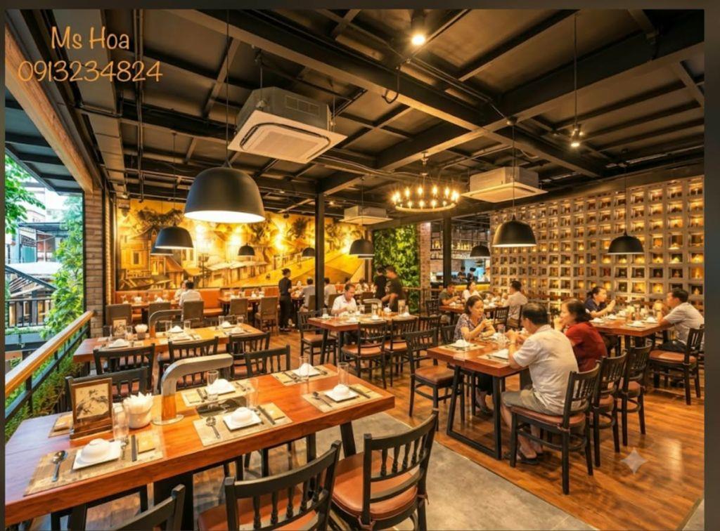 GIẢM SỐC NHÀ MẶT PHỐ LA THÀNH TT BA ĐÌNH  GIÁP RANH CẦU GIẤY KD, VỈA HÈ RỘNG MÊNH MÔNG Ô TÔ TRÁNH  92M X 3 TẦNG 40 TỶ .