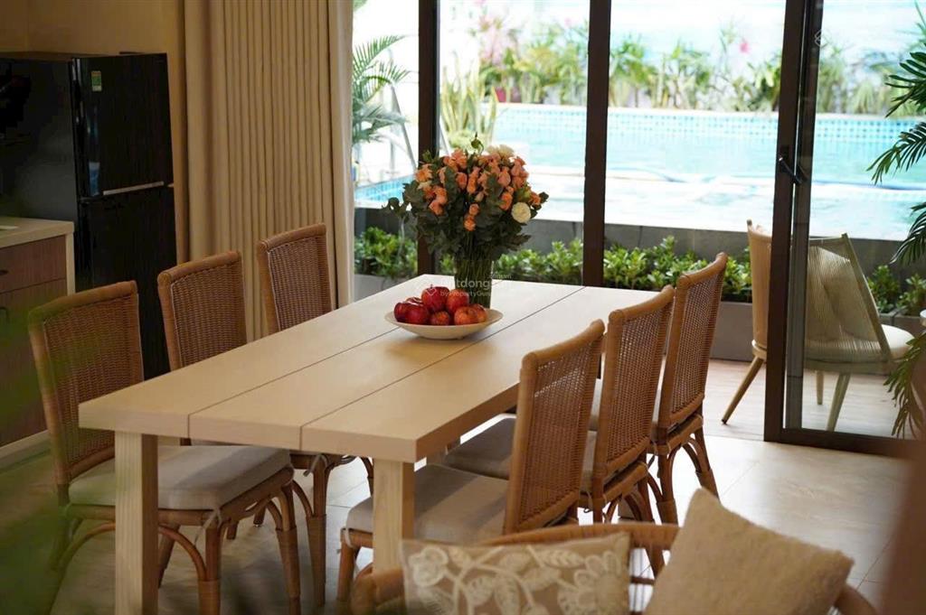 Bán căn nhà phố 208,3m2, xây dựng 1 trệt + 2 lầu, full nội thất cao cấp, view biển cam ranh.