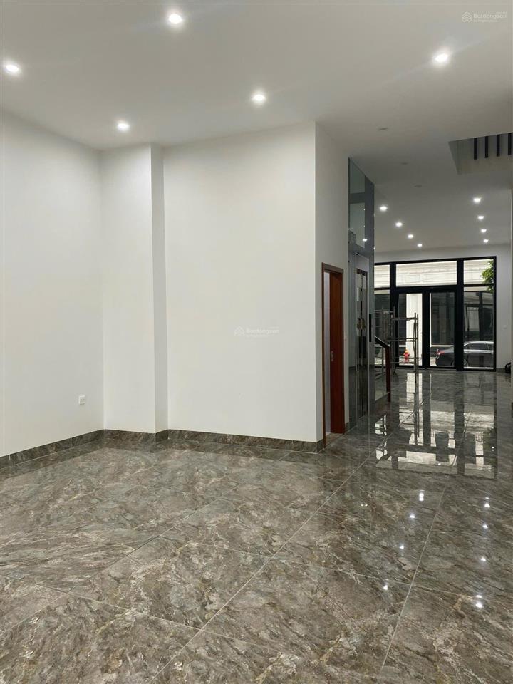 Chính chủ cho thuê nhà dt 107,5m trục đường l12, nhà hoàn thiện, thang máy mới toanh