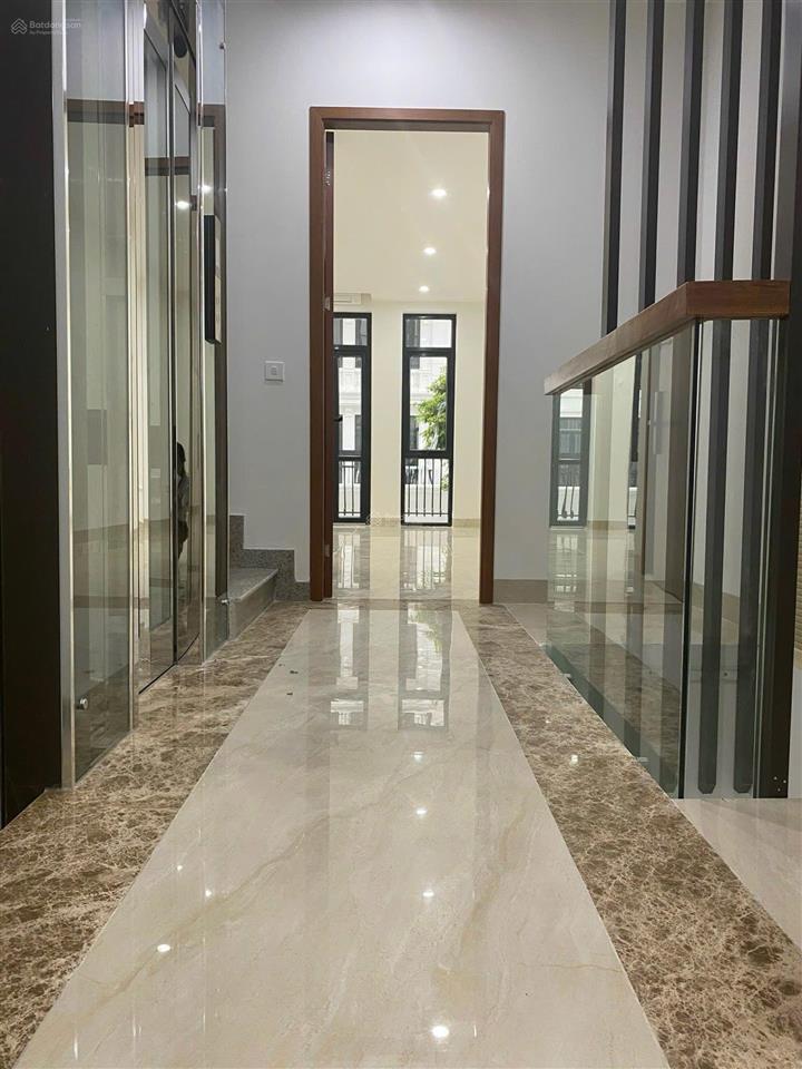 Chính chủ cho thuê nhà dt 107,5m trục đường l12, nhà hoàn thiện, thang máy mới toanh